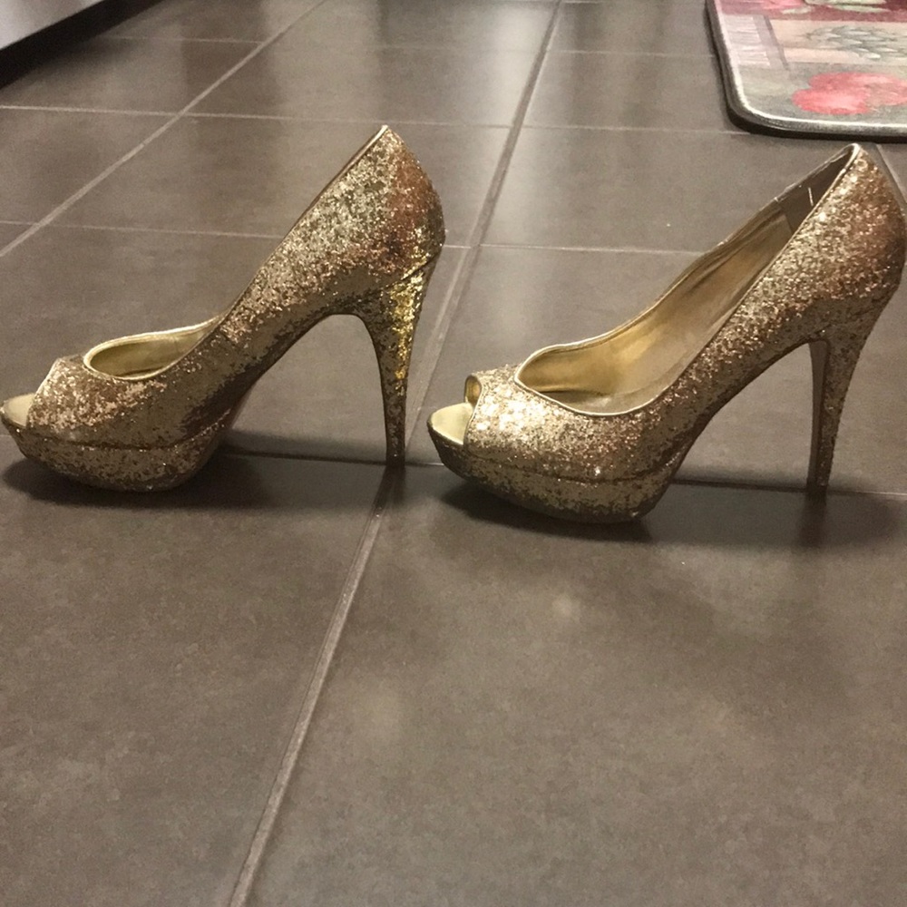 Shoes - Picture 3 of 8